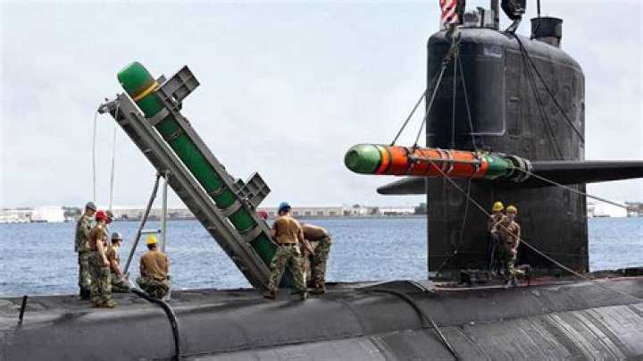 How can I build a self-loading torpedo launcher in survival mode?