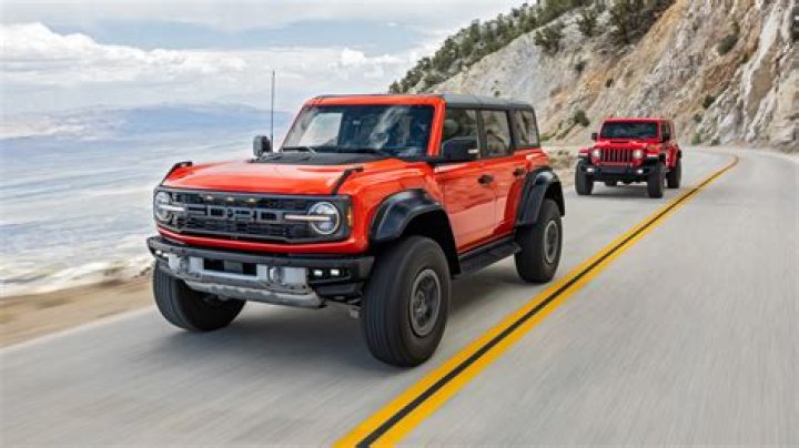 How can I set vehicle sensitivity to work for both tanks and jeeps?