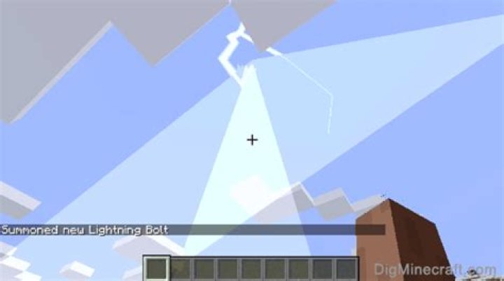 How do I use a command block to summon a lightning bolt