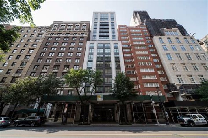 How does Papers, Please decide when to offer better apartments?