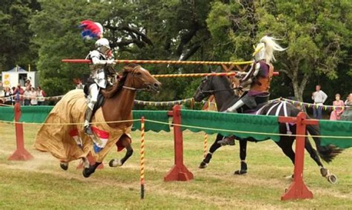 How to fight with lances from horse in tournaments?