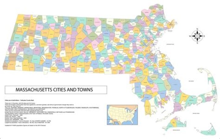 What are the storage and lodging capacities for the towns and cities in the game?