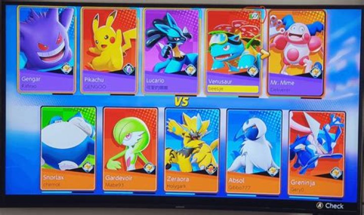 What do the badges mean during loading / picking a pokemon in Pokemon Unite?