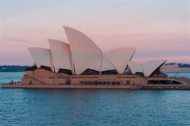 Why can't I build the Sydney Opera House in Civ5?